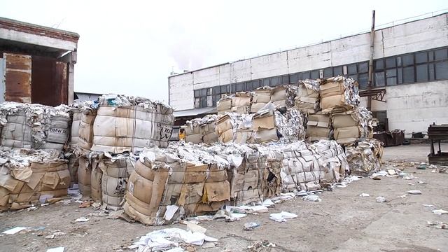 «Городской» корреспондент выяснил все о пользе сдачи макулатуры смотреть онлайн