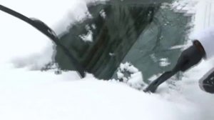 Как очистить стекло автомобиля от снега? Видео-советы Атлант-М