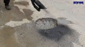 Как латают ямы на дорогах