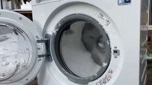 Stress test: Throwing SNOW during 1600rpm spin in AEG/Electrolux washing machine (JUMPING)