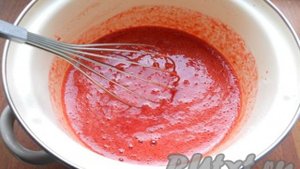 Пирог с творогом и клубникой