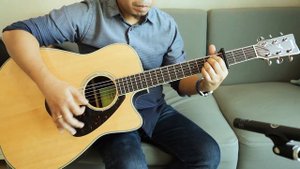 Acoustic VS Silent Guitar - Pick Up & Mic Sound Comparison | Yamaha Guitars