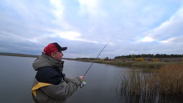 ЛОВЛЯ ОКУНЯ НА Отводной Поводок.. РЫБАЛКА ноябрь 2020 смотреть онлайн