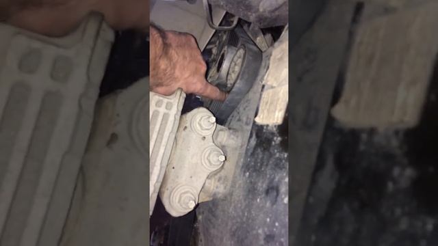 Замена приводного ремня генератора Ford 2.2 дизель TDCI смотреть онлайн