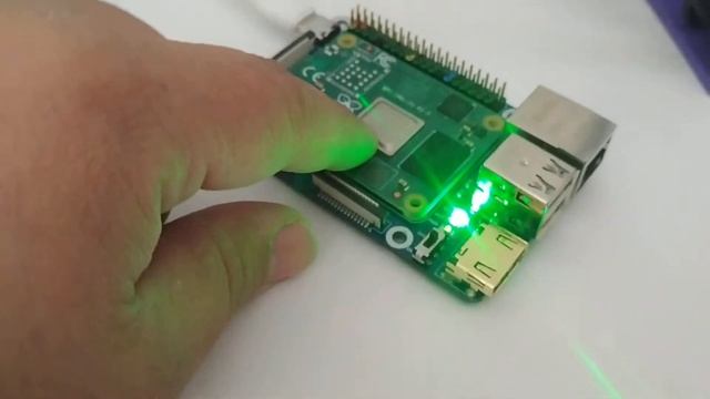 Bad Raspberry Pi 4: LED Flashes 8 Times смотреть онлайн