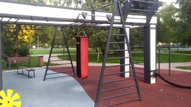 Москва,спортивная площадка...