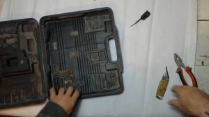 чемодан от дрели очистить от неровностей внутри и сделать удобным