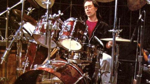 Vinnie Colaiuta Solo - Upside Down By Eric Marienthal смотреть онлайн