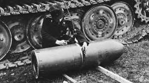 Рассмотри Sturmtiger. В командирской рубке