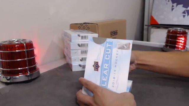 Break #241 18-19 UD Clear Cut 15 Box Case Break!! WOW смотреть онлайн