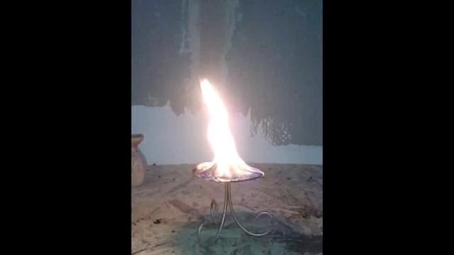 Горение волшебной свечи с травами.