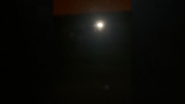 Сразу три луны на небе. Аномальное явление во время полнолуния. Тройная луна во время полнолуния