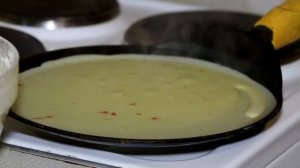 Блины с розовым вареньем - просто, быстро и вкусно.