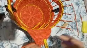 Плетеная курочка ( из бумажных трубочек)