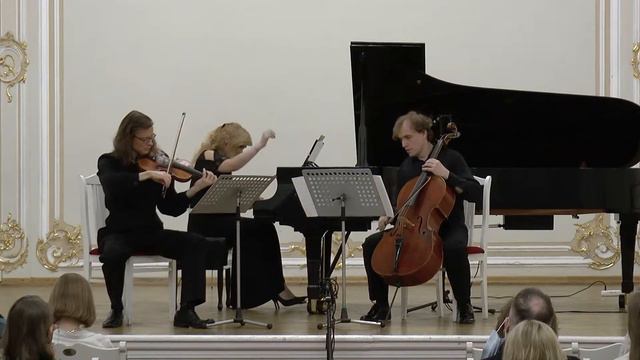 Bohuslav Martinů  Bergerettes Piano Trio H.275 1939