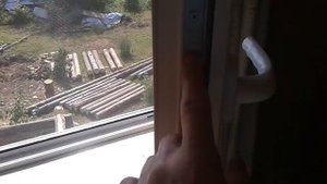 Видео: Как закрыть пластиковое окно изнутри?