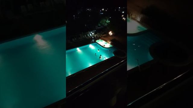 #НОВОМИХАЙЛОВСКИЙ, НОЧНОЙ БАССЕЙН РУЛИТ..mp4