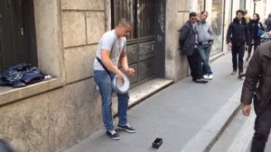 ИГРАЕТ НА ДАРБУКЕ ► ЛУЧШИЙ УЛИЧНЫЙ БАРАБАНЩИК