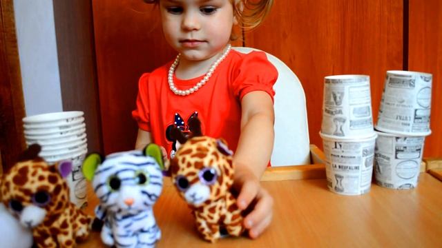 Игрушки в Стаканчиках, Открываем и Учим животных / Видео для детей / toys for children's смотреть онлайн