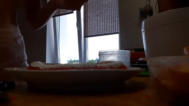 ГОТОВЛЮ ТОРТ///*второй в жизни торт* смотреть онлайн