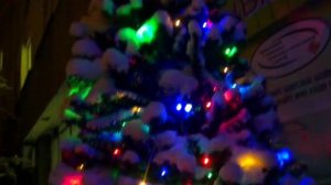 Новогодние гирлянды и снег