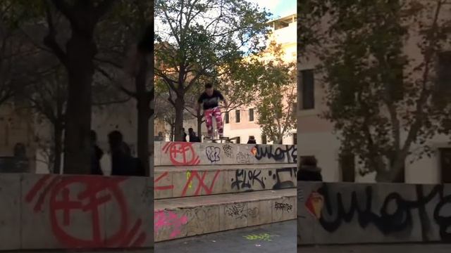 360 Flip vs Tailwhip на скейте с блоков в Барселоне! MACBA!