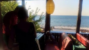 Анапа. Пляж Высокий берег в Анапе. Идём в столовую Мадам Повари с красивым видом на пляж и море.