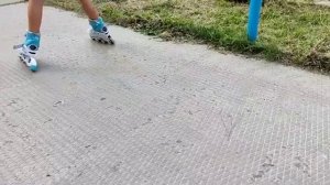 Повтор трюков на обычных роликах // Roller School