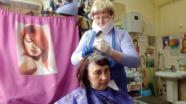 Стрижём чёлку.Красим волосы и брови. смотреть онлайн