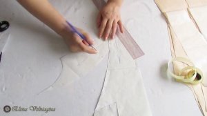 Рельефы на полочке и спинке на женском платье #18#