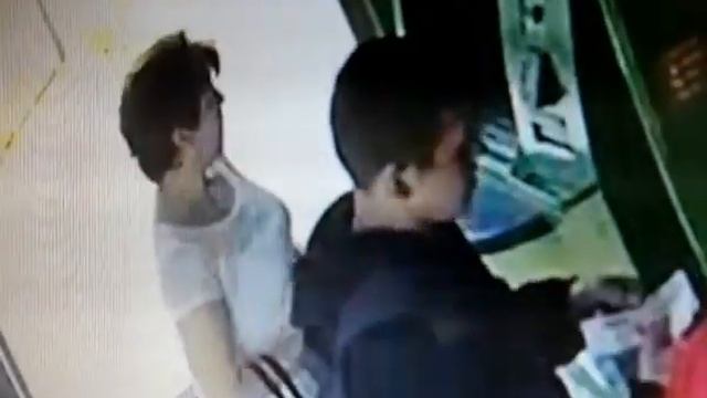 В Чебоксарах разыскивается подозреваемая в краже денег, оставленных в банкомате смотреть онлайн