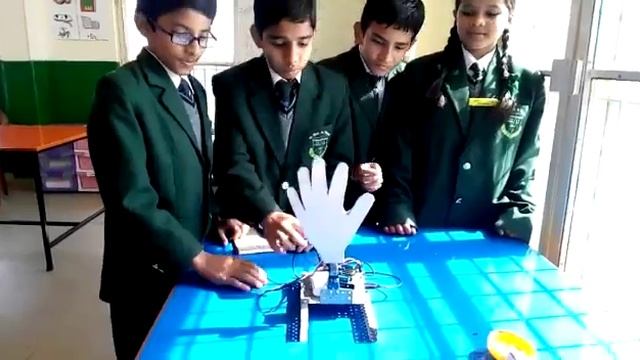 Summer camp robotics activities in schools- rBots смотреть онлайн