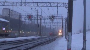 "Напугал тифоном!" Электровоз ЭП2К-450 с новым двухэтажным поездом №32 Москва - Орск