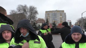 Воронеж. Жестко разогнали шайку элементов с надписью на куртке ДТП. Они пожаловались пингвину.