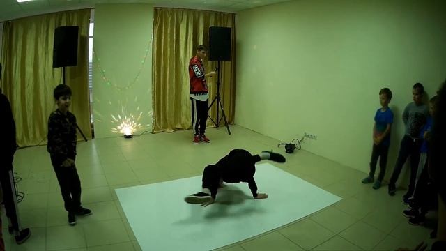 DIAMOND GENERATION BATTLE 2019 B-girl Moon vs B-boy Молния смотреть онлайн