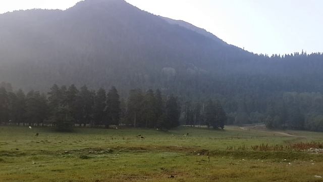 Горы Кавказа. Кавказский Архыз.  Встречаем рассвет в Архызе - медленно поднимается солнце.