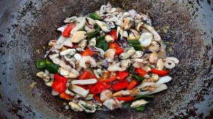 Паэлья в казане