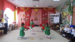 Танец: "Красные маки"