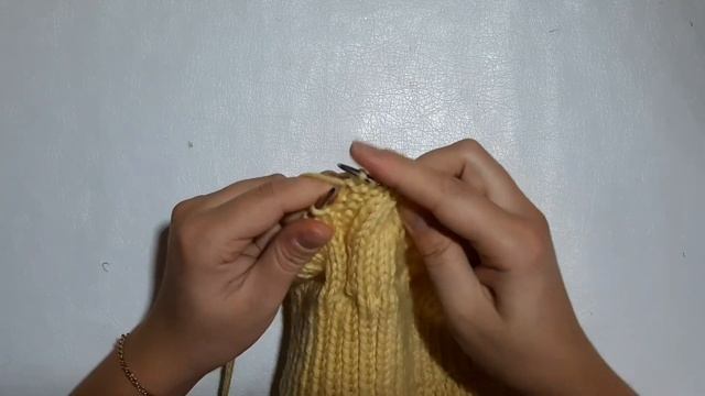 Вяжем модную шапку на осень-зима!!! Шапка спицами. Подробный МАСТЕР КЛАСС