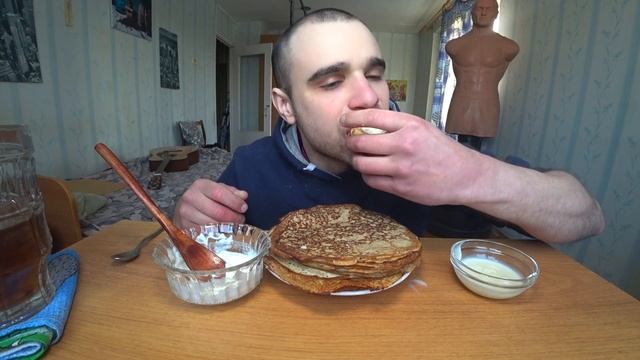 МУКБАНГ АСМР БЛИНЫ / БЛИНЧИКИ С ТВОРОГОМ / БУЛОЧКИ / СМЕТАНА / СГУЩЕНКА / ЧАЙ / EATING ASMR Mukbang