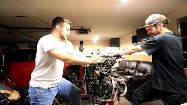 Removing The Head From The 2.3L MZR Engine! смотреть онлайн