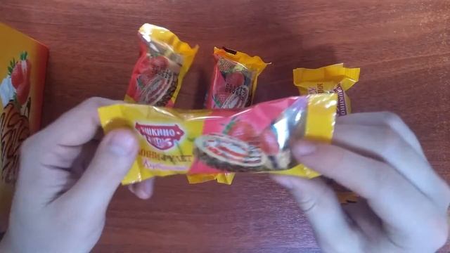 Очень вкусные мини-рулеты с клубникой | Обзор клубничного мини-рулета Яшкино | Все ли так хорошо? смотреть онлайн