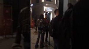 Уличный музыкант и Аэросмит Стив Тайлер в Москве
