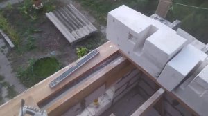 потолочное перекрытие с врезкой в фронтон с газоблока