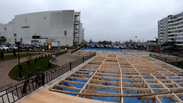 В Солнечногорске в Рекинцо-2 начали закрывать на зиму новый фонтан. 16 ноября 2019 года. смотреть онлайн