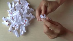 Белый бант из атласных лент МК белые канзаши White flower of ribbons DIY kanzashi Bow to school