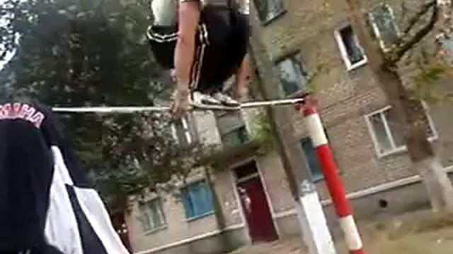 Солнце на турнике с элементами (ремни) смотреть онлайн