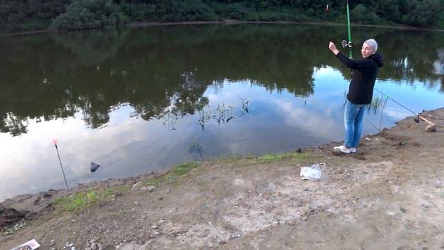 Рыбалка с фидером и удочкой на Днепре. Рыбалка в черте города Смоленска, на набережной. Фидер KAIDA