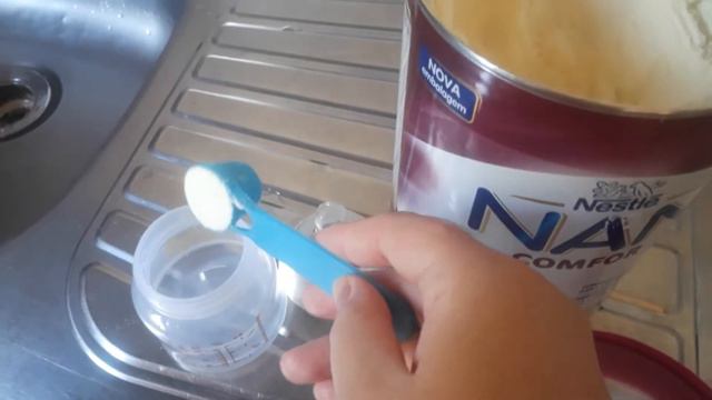 Como fazer leite Nan pro bebê ! смотреть онлайн