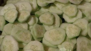 Салат с огурцами и спаржевой фасолью на зиму